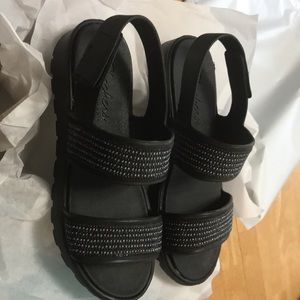 Sketchers luxe foam sandals. Brand new